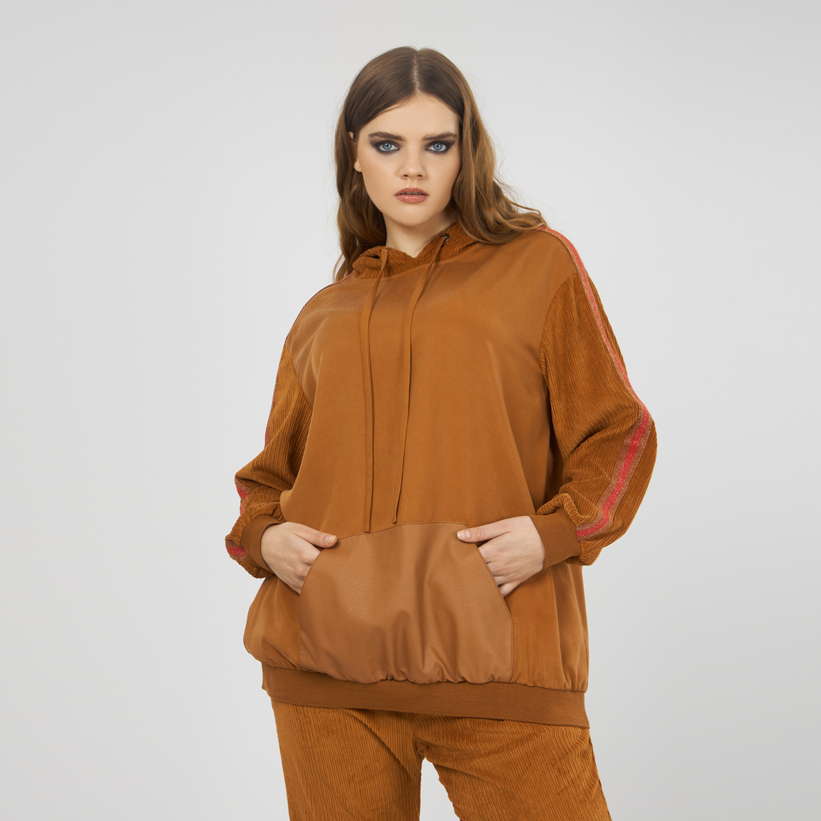 Μπλούζα hoodie με συνδυασμό υφασμάτων 8001.1028-camel